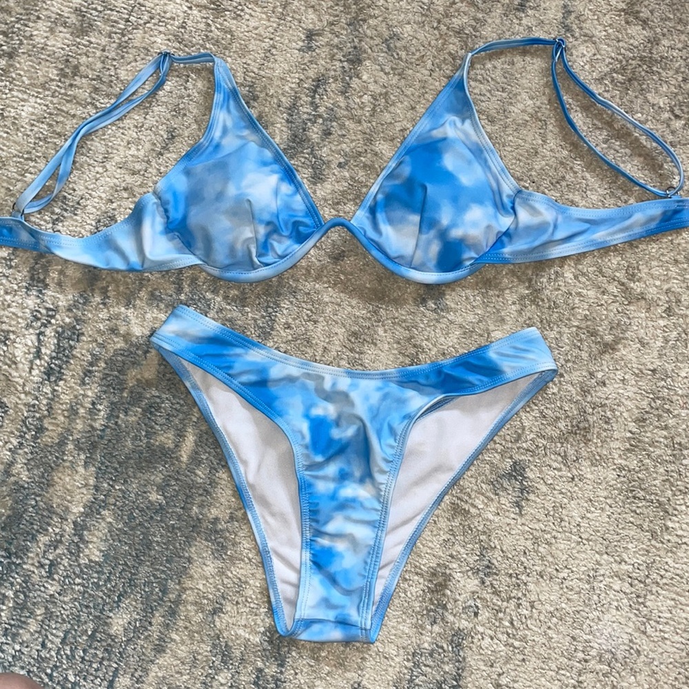 Size small womens underwire top bikini
